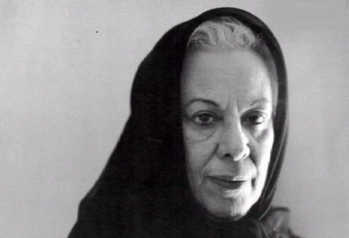 زنی که از پختن تخم مرغ عاجز بود و در رادیو دستور آشپزی می‌داد!