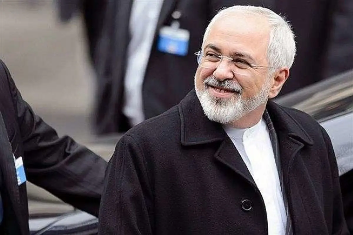 ظریف چگونه با زبان بدن، خبرنگار را آچمز می‌کند؟