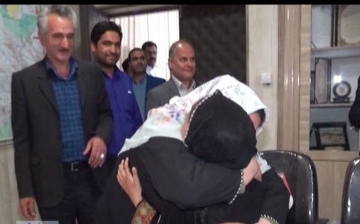 تصاویر/ بازگشت باران شیخی به آغوش خانواده پس ۲۵روز چشم‌انتظاری
