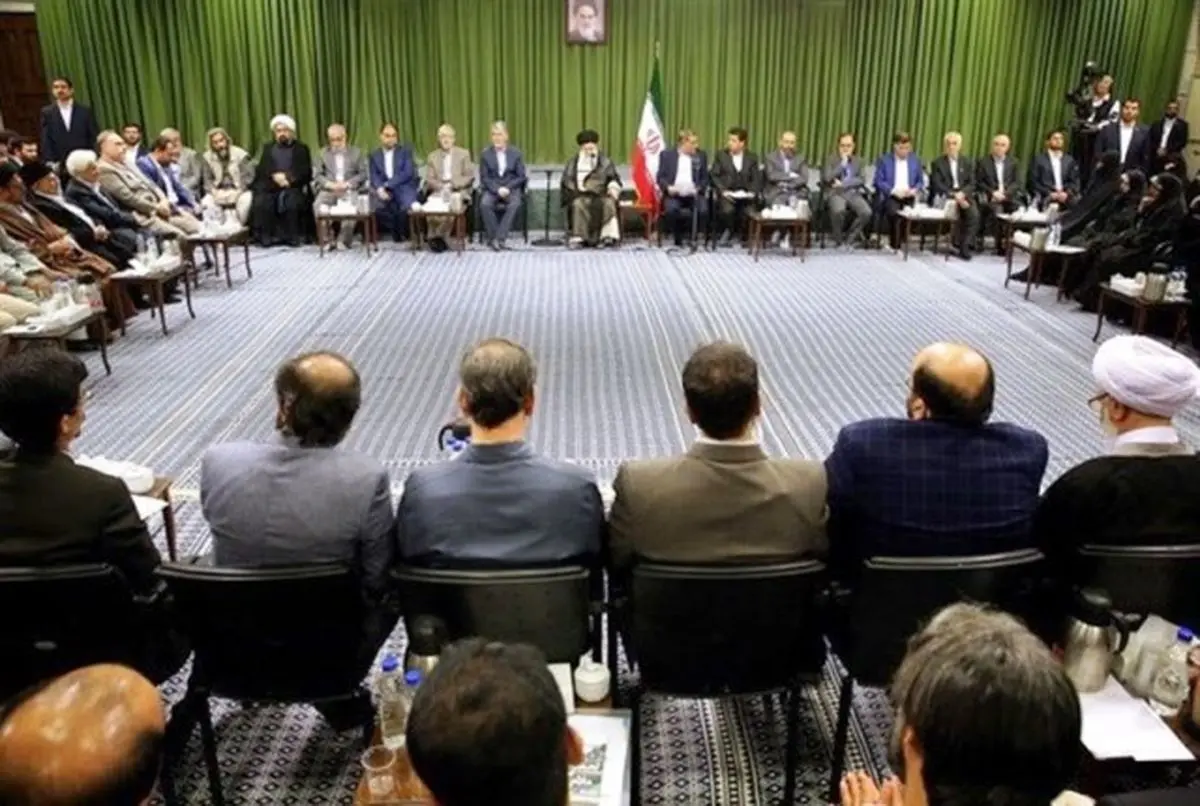 شاعرانی که در حضور رهبری شعر می‌خوانند را کی انتخاب می‌کند؟