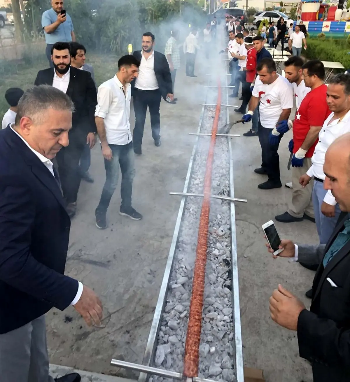 سیخ کباب ۶۰متری در یک عروسی ترکیه