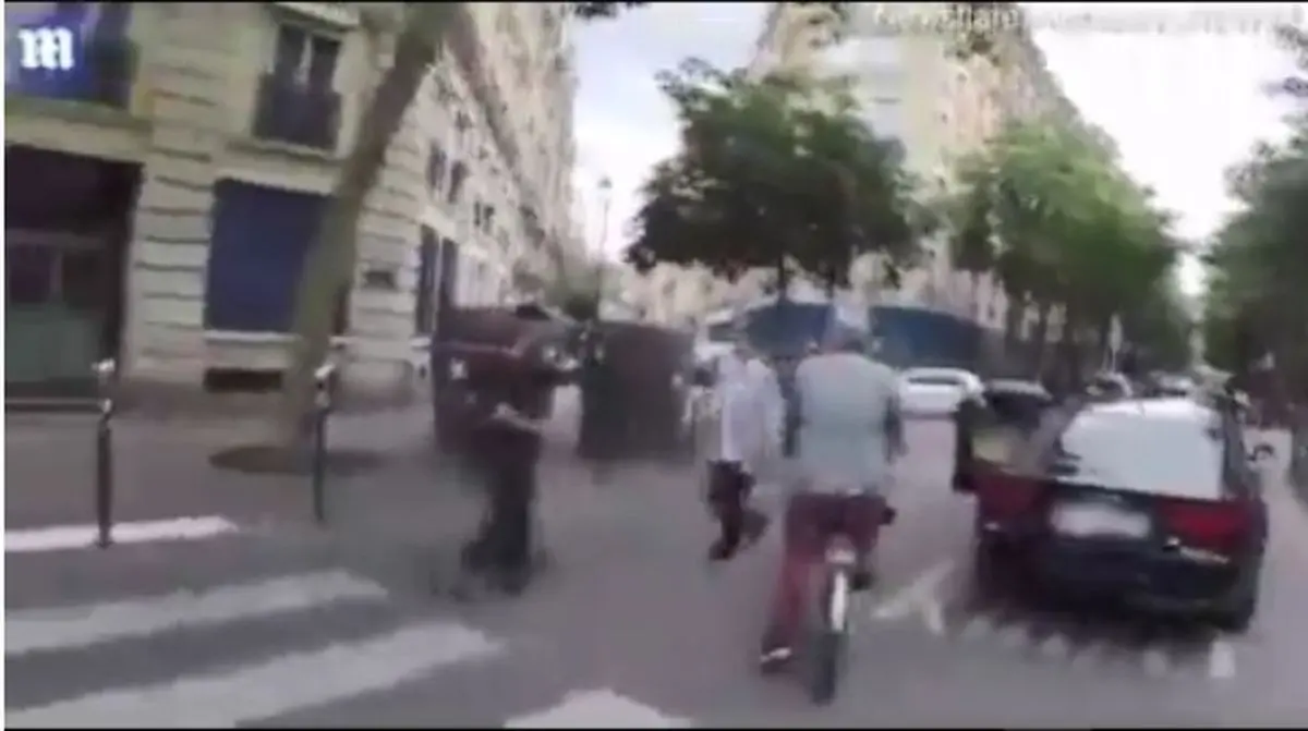 حمله راننده فرانسوی به همراه مرد نابینا