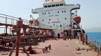 اولین تصاویر از نفتکش توقیف شده در دریای عمان + عکس
