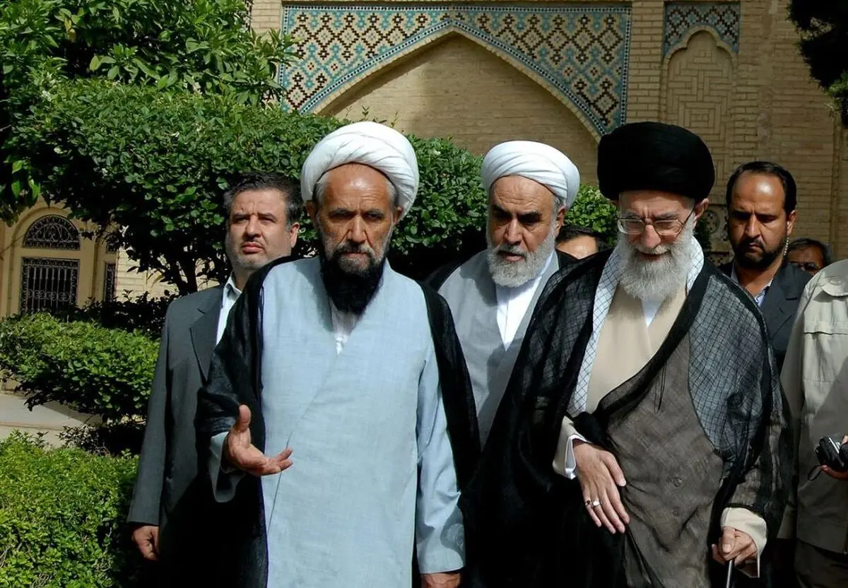 سفر در زمان | حضور رهبر شهید انقلاب در حافظیه شیراز؛ سال ۱۳۸۷ 