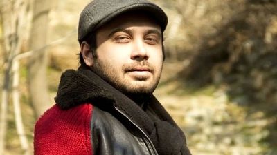 سروش صحت با پژمان جمشیدی استخر می‌سازد