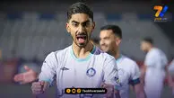 شهرآبادی: این گل را به پدر و مادرم تقدیم می‌کنم