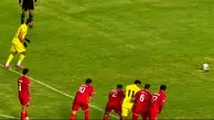 گل مساوی فجرسپاسی مقابل فولاد از نقطه پنالتی(شروین بزرگ)