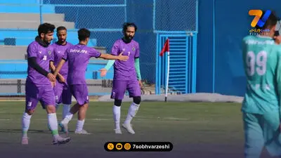 اخراج جنجالی هافبک استقلالی پیکان در بازی دوستانه!
