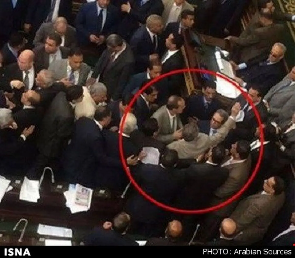 پرتاب کفش به نماینده مصری پس از دیدار با سفیر اسراییل