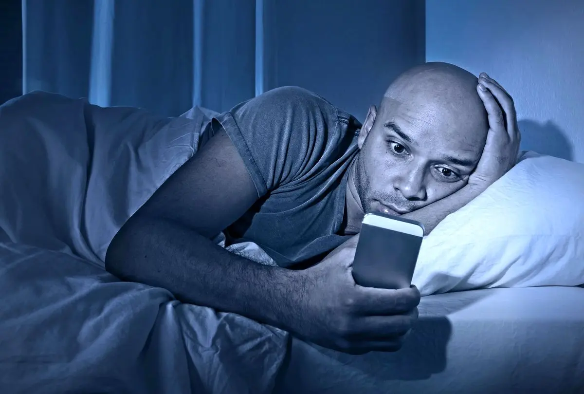چرا اپل  گزینه «شیفت شب» را در آپدیت جدید iOS اضافه کرد؟