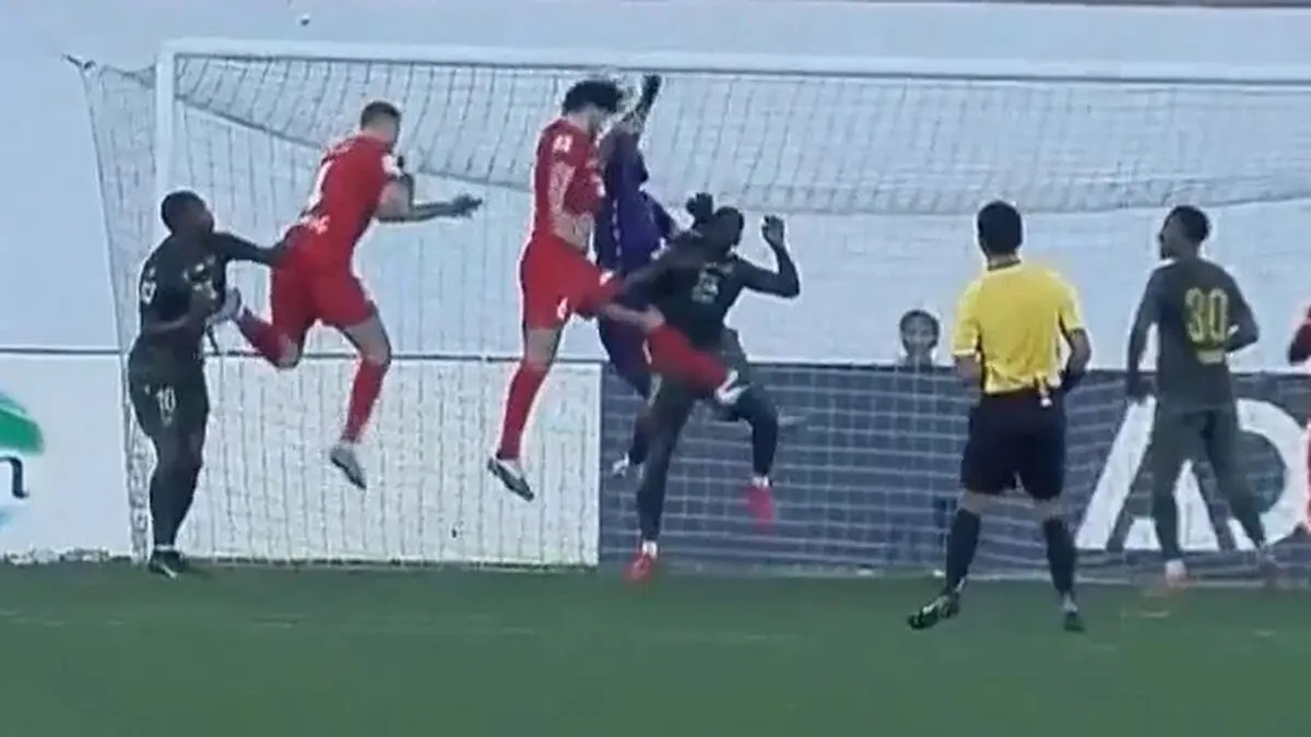 گل اول شباب الاهلی به خورفکان توسط سعید عزت اللهی