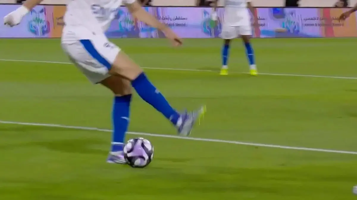 گل اول الهلال به الاخدود توسط کریم بنزما