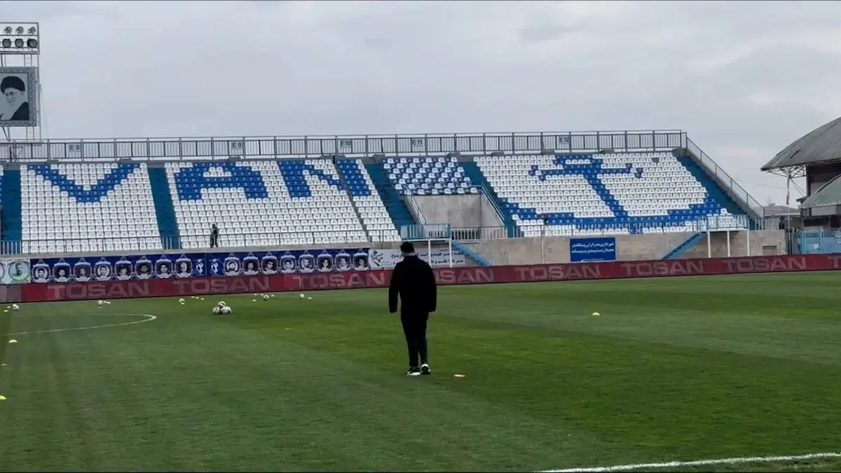 مملی پرسپولیسی ها اولین نفر وارد زمین شد!