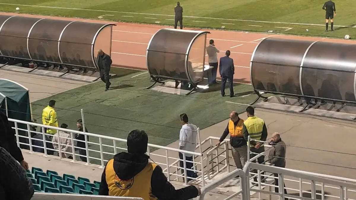 رحمتی دقایق آخر نیمه اول بازی پرسپولیس و خیبر را ندید!