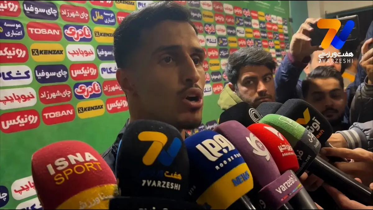 درگیری علیپور با خبرنگار عادل فردوسی پور؛ من از هوادار پرسپولیس عذرخواهی می کنم، تو از چه کسی خط می‌گیری؟