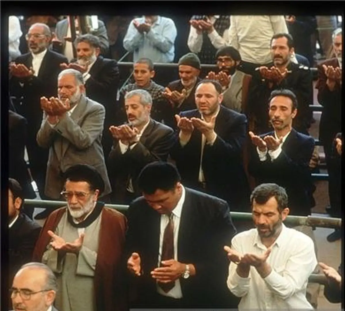 دو تصویر متفاوت از حضور محمدعلی کلی در مشهد و نماز جمعه تهران