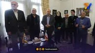دیپلماسی فوتبالی در تهران؛ تاج و سفیر اروگوئه با پیراهن‌های ملی عکس یادگاری گرفتند
