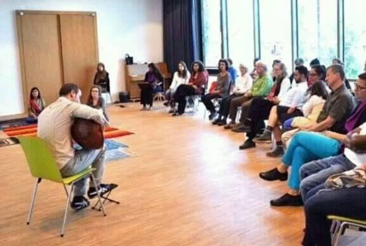 نمازجمعه مختلط با حضور زنان بی‌حجاب و پخش موزیک