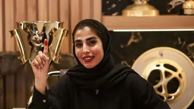 عاشقانه‌های بازیکن پرسپولیس برای همسرش روی ساق‌بند/ لیلی و مجنون جدید فوتبال