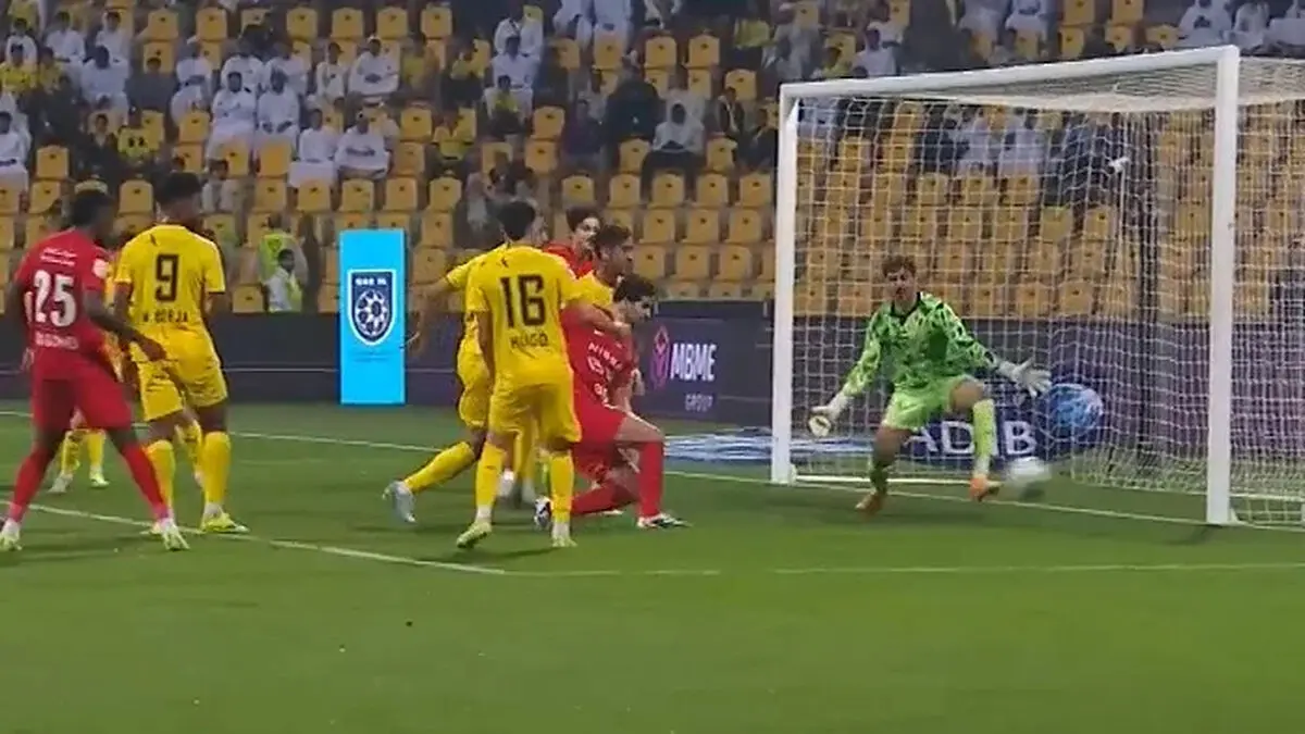 گل اول شباب الاهلی به الوصل توسط سعید عزت اللهی