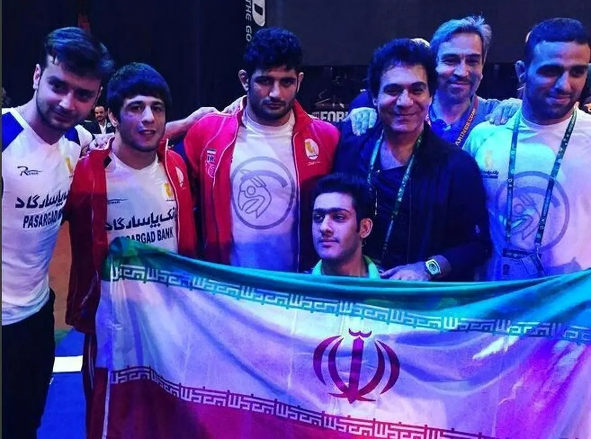 عکس: خواننده لس‌آنجلسی در بین کشتی‌گیران ایرانی