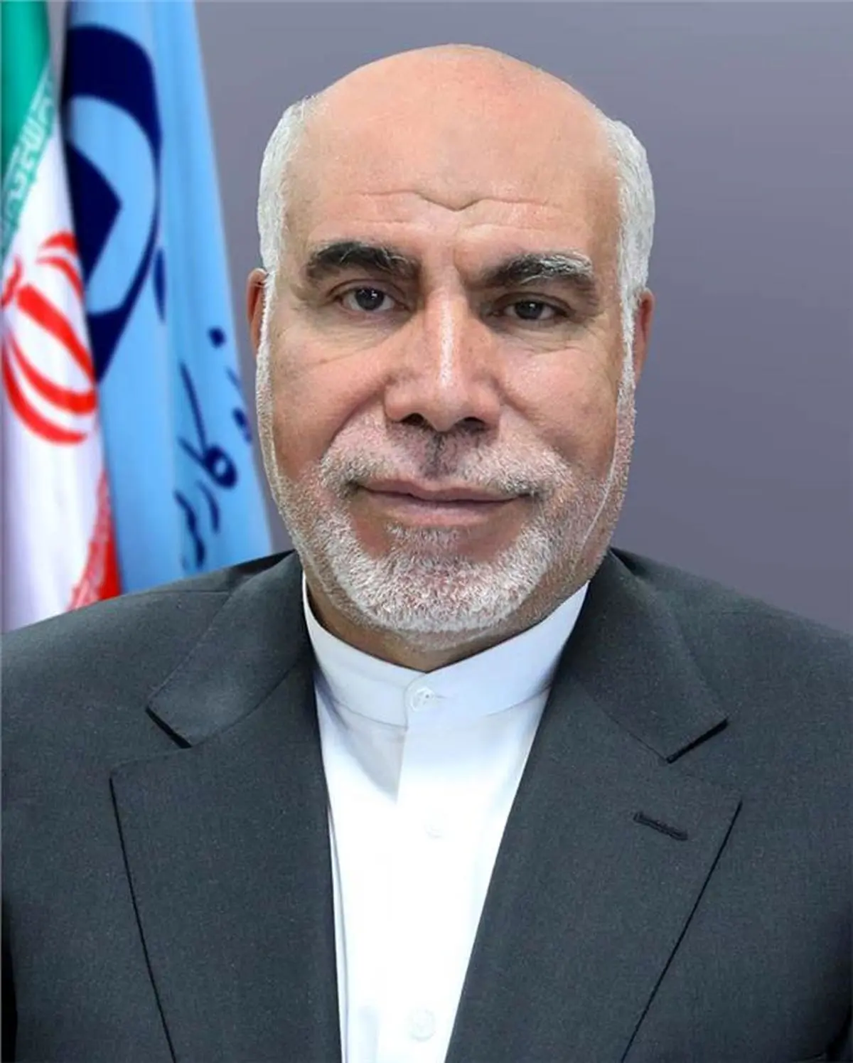 مدیرعامل بانک رفاه: من برکنار نشده ام و در دفتر کارم حضور دارم / آن فیش های حقوق دروغ بود