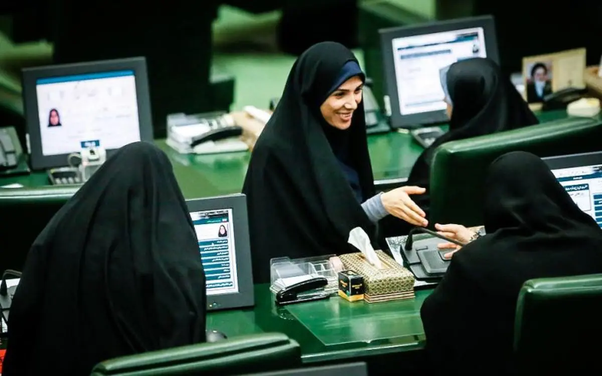 بحران فیش‌های حقوقی به بهارستان رسید؛ پخش دفاعیه خانواده حسینی از تریبون مجلس