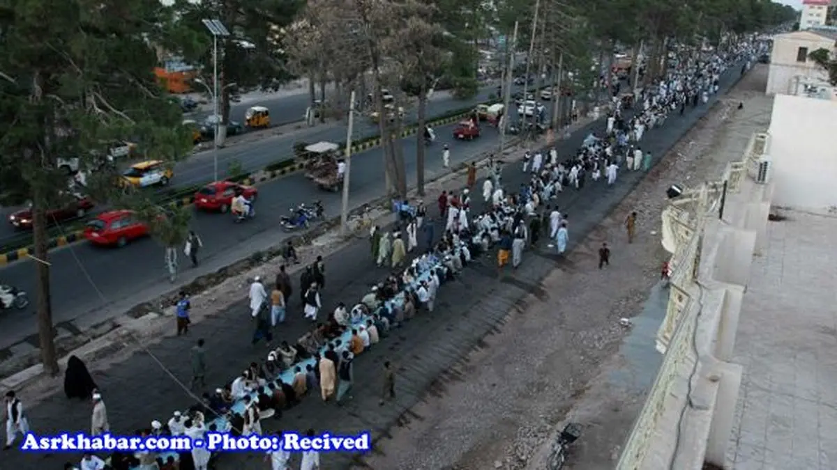 سفره افطاری ۵ کیلومتری