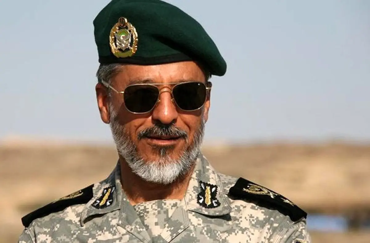 انتقاد فرمانده نیروی دریایی حسن عباسی: او فردی کم اطلاع است
