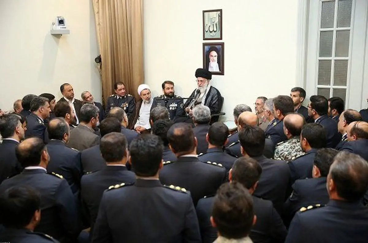 رهبر انقلاب : دشمن حق دفاع را نیز برای ملت ما قائل نیست