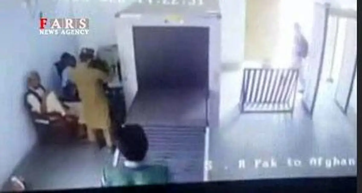 ویدئو / عبور خنده‌دار یک مرد از گیت بازرسی!