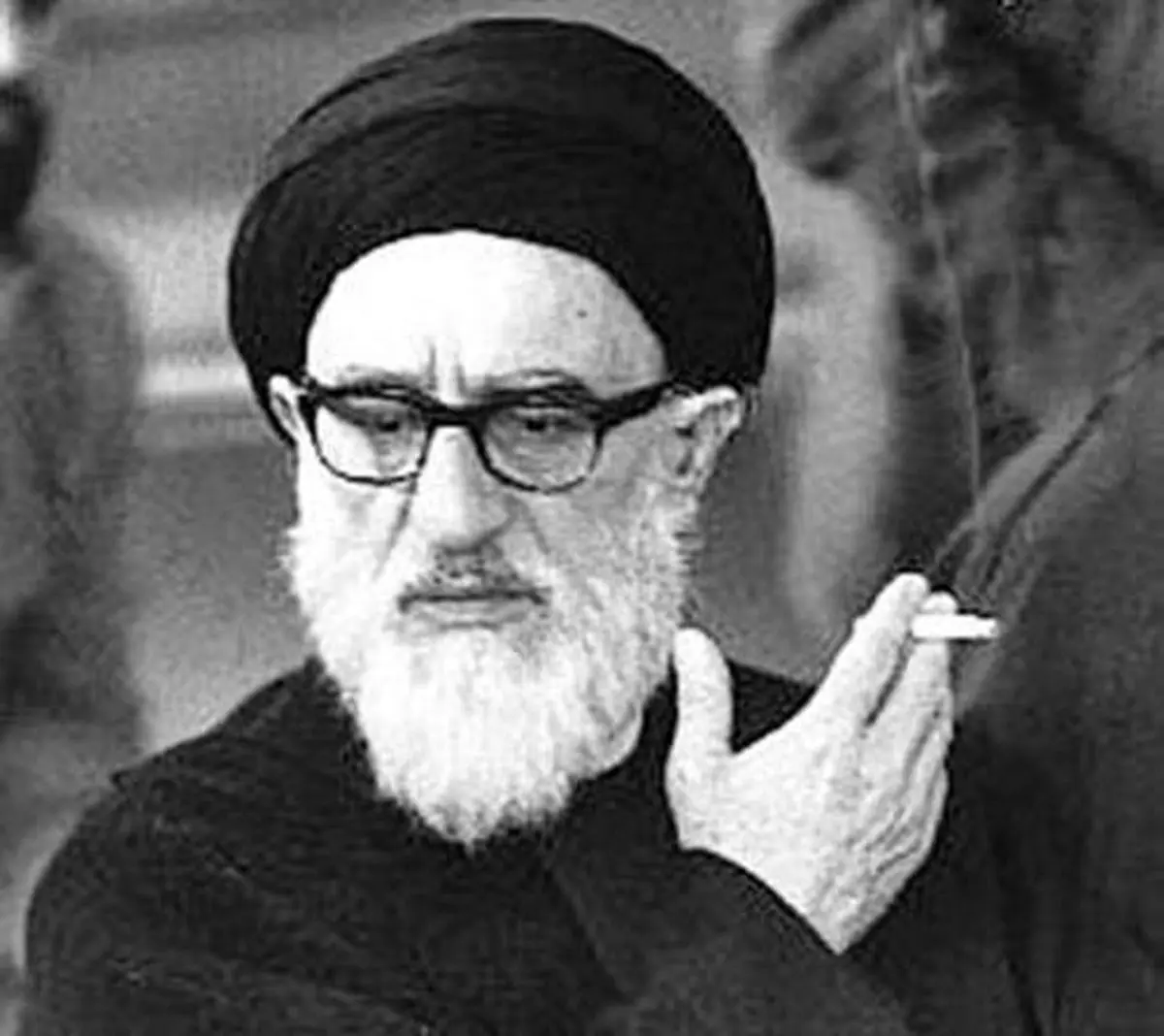 خاطرات فرزندان آیت‌الله طالقانی از سیگار کشیدن پدرشان