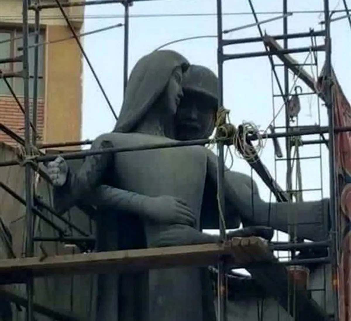 جنجال مجسمه مادر و پسر در مصر