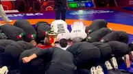 سجده قهرمانان کشتی کشورمان به پرچم ایران