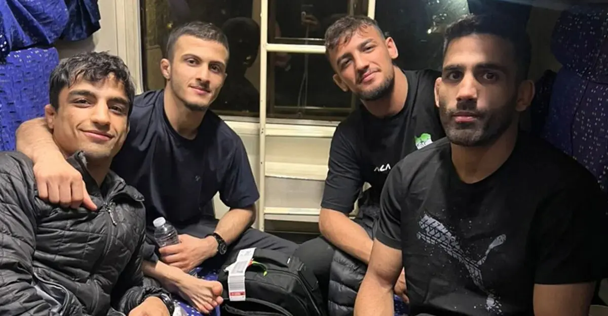 قهرمانان با قطار در حال بازگشت به ایران