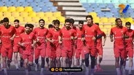 سه مربی به کمک کریم باقری می‌آیند