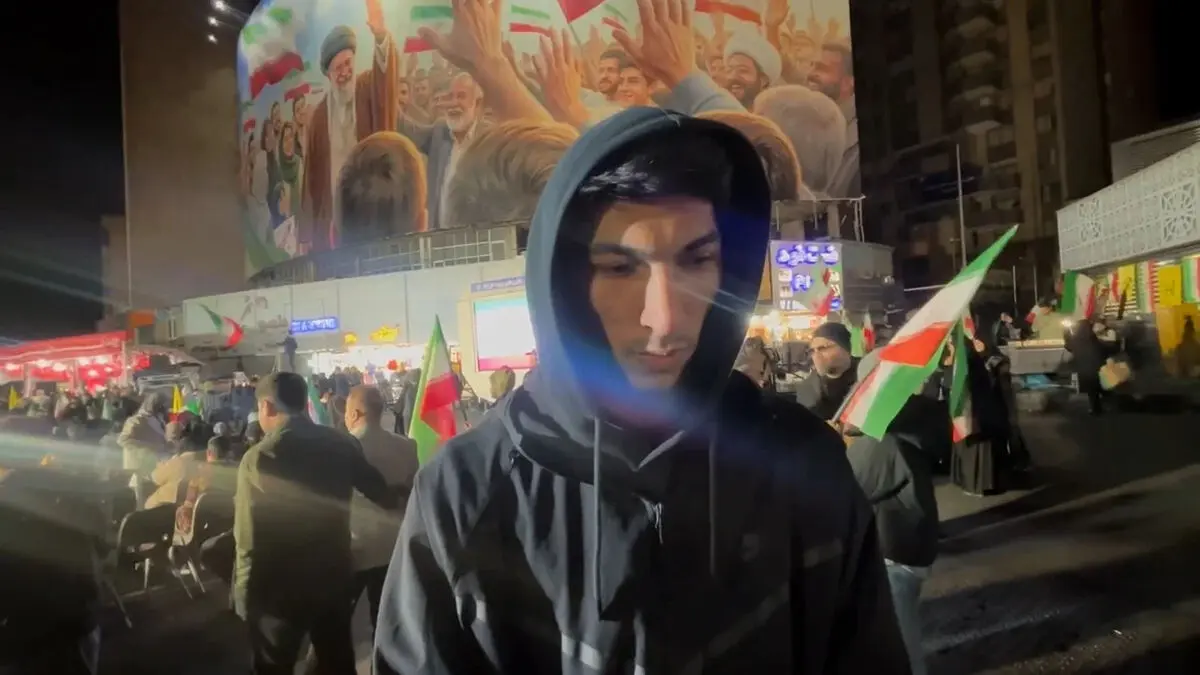 آرین سلیمی در تجمع شبانه مردم: خانه ما در کرمانشاه در جریان جنگ آسیب دید