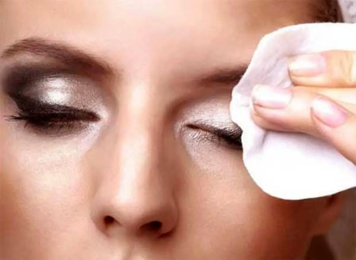 چرا پاک کردن آرایش ضروری است؟