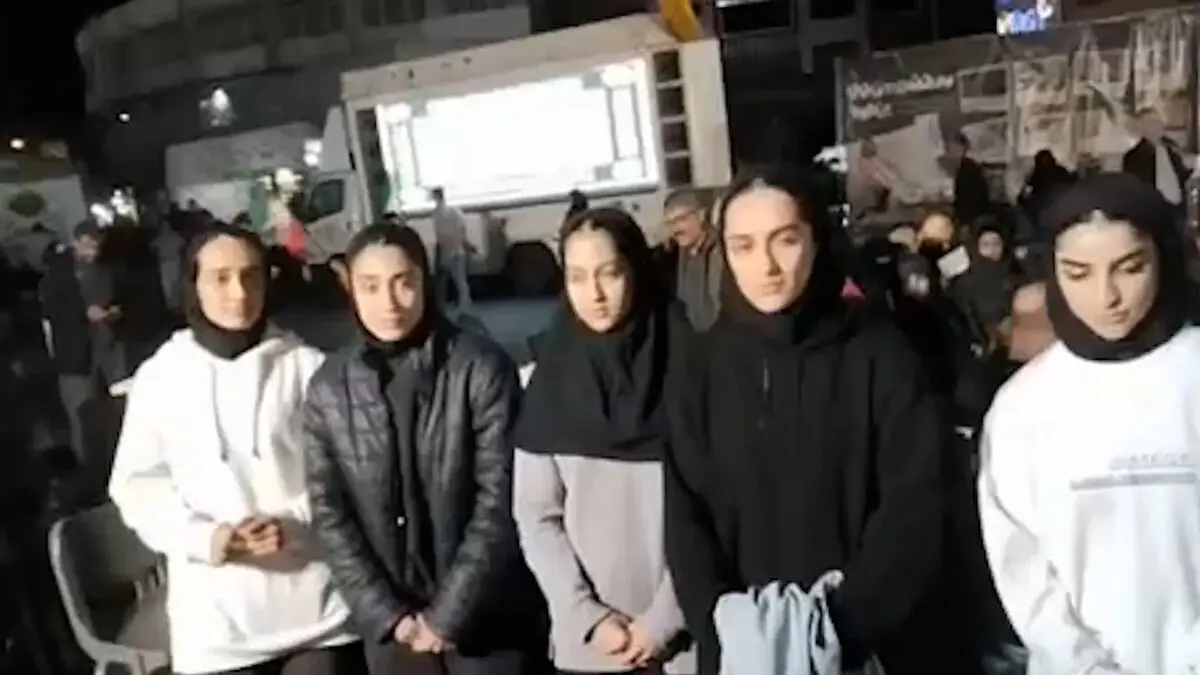 پیام بانوان کاراته ایران در تجمعات مردمی؛به پرچم کشورمان افتخار می‌کنیم
