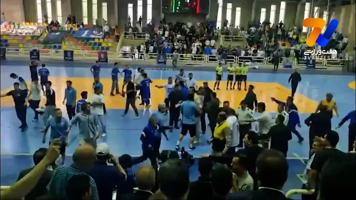 جنجال و درگیری شدید بعد از صعود نکردن استقلال!