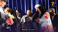 تقدیم مدال نقره به جانباز جنگ رمضان
