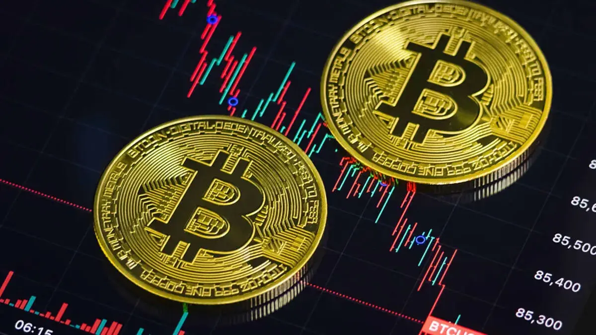 کاهش ناگهانی بیت‌کوین در دسامبر؛ آیا الگوریتم‌ها بازار را به بازی گرفته‌اند؟