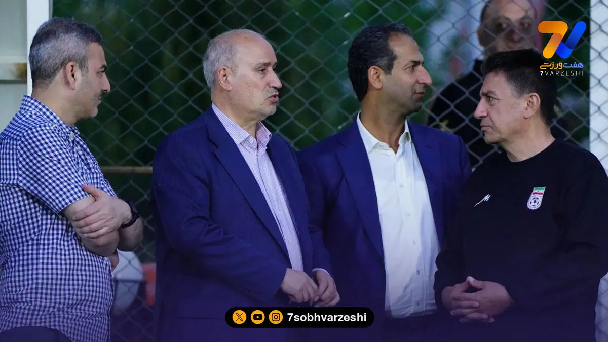 استقبال امیر قلعه نویی و ملی پوشان از مهدی تاج