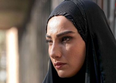 ژست دلبرانه نجلا در جشن تولد ۳۳ سالگی‌اش با نگاه خاص 