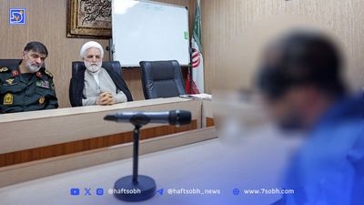 مانند کشتی پیروز کسی است که پا پس نکشد