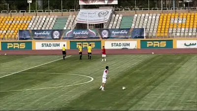 شجاع پشت مدافع استقلال در آمد!
