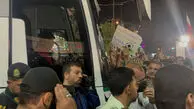 ورود اتوبوس تیم ملی و بی نظمی فاجعه بار در میدان انقلاب!