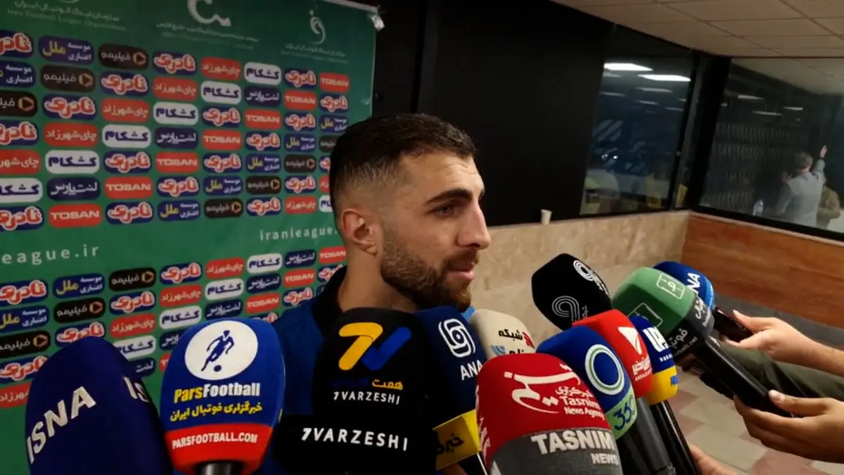میثم تیموری: روزبه چشمی با دست توپ را حمل کرد، داور علیه ما پنالتی گرفت