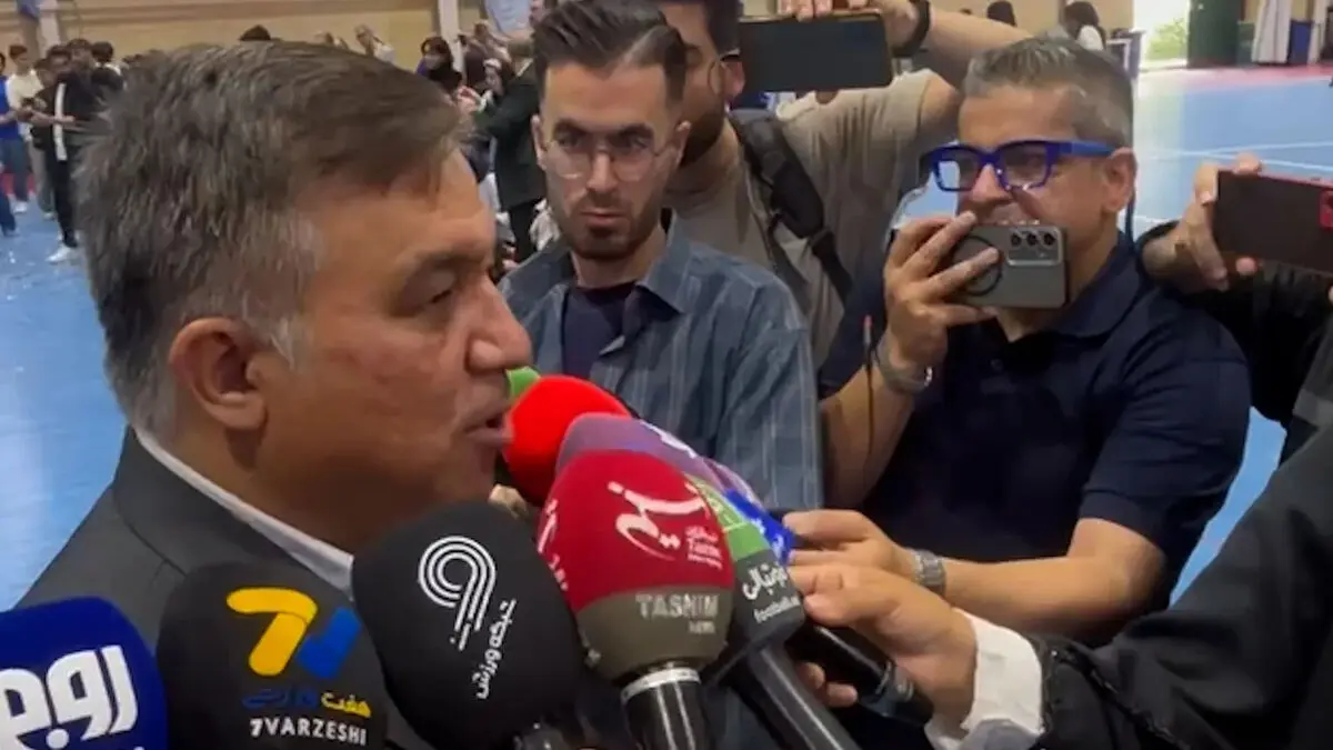 تاجرنیا: با تمام بازیکن های خارجی در ارتباط هستیم