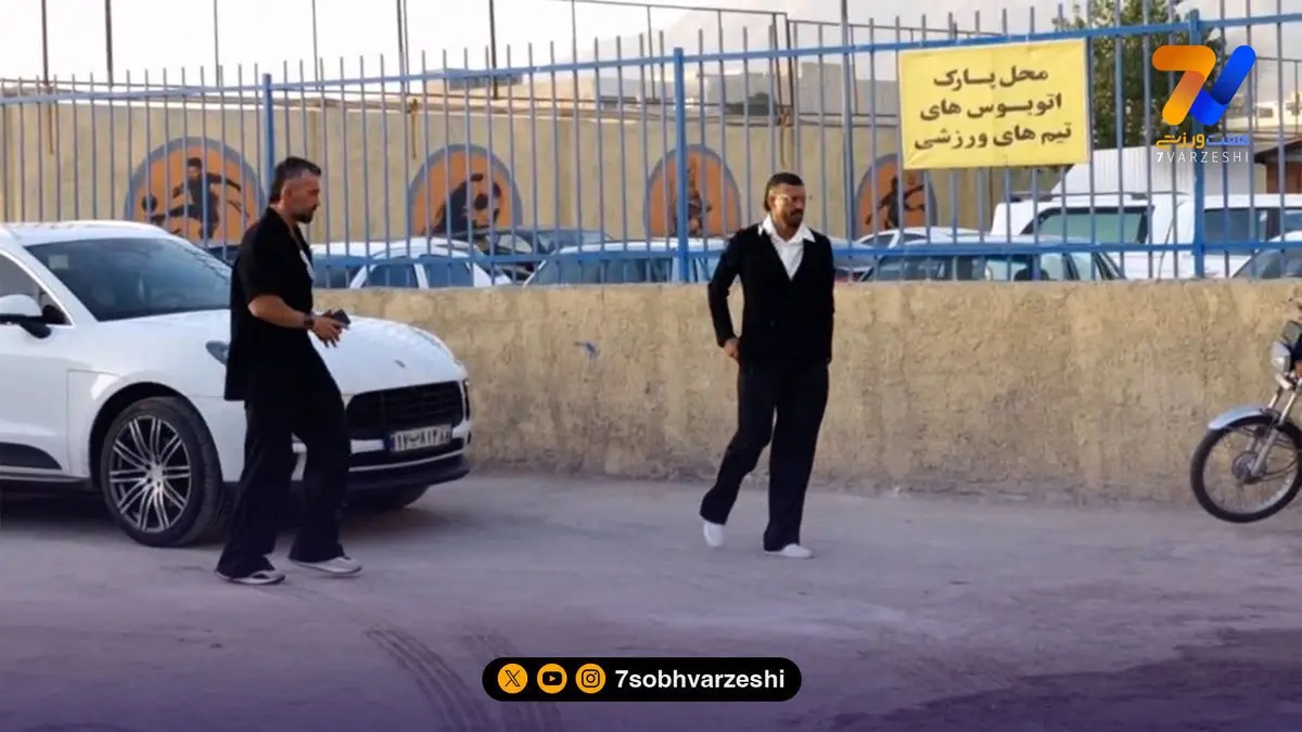 ورود خاص رامین رضاییان؛ ستاره استقلال با ماشین شخصی به ورزشگاه شهرقدس آمد